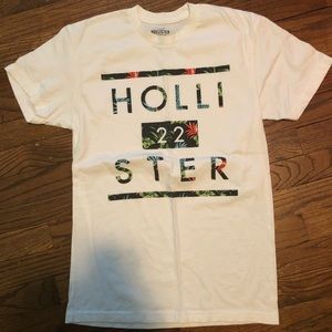 Men’s Hollister tee size small